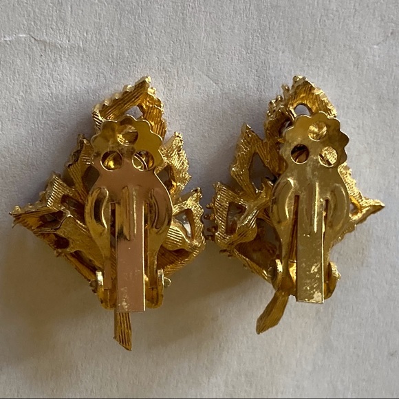 GOLD LEAVES AND TOPAZ CLIP ON VINTAGE EARRINGS - Picture 6 of 8